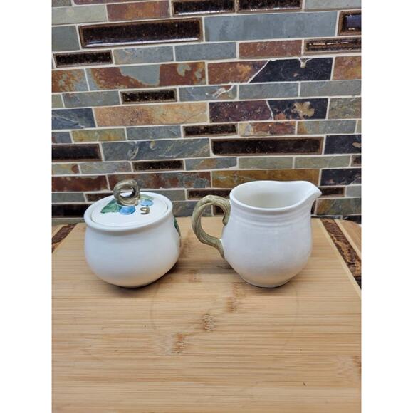 Vintage Blue Sculptured Grape Metlox, Cream Sugar and Lid, Poppytrail Vernon - Picture 2 of 5